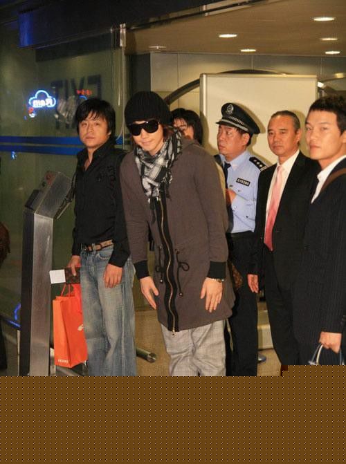 郑智薰(英文名:Rain 韩文名：  罗马拼音：Jung Ji Hoon)1素颜照相册