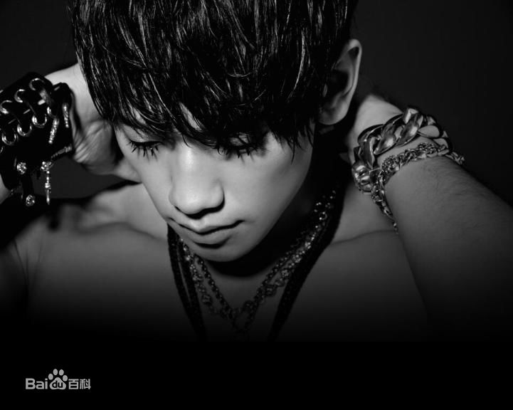 郑智薰(英文名:Rain 韩文名：  罗马拼音：Jung Ji Hoon)1素颜照相册