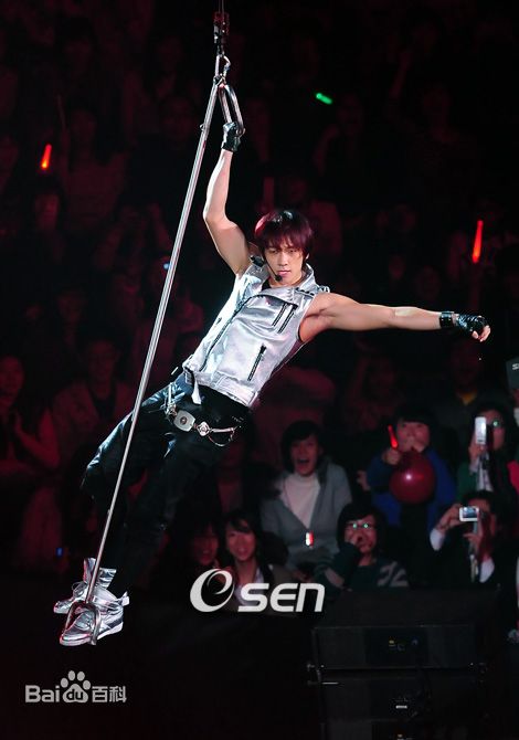 郑智薰(英文名:Rain 韩文名：  罗马拼音：Jung Ji Hoon)1素颜照相册