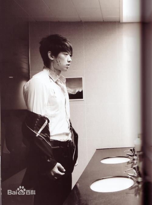 郑智薰(英文名:Rain 韩文名：  罗马拼音：Jung Ji Hoon)1素颜照相册