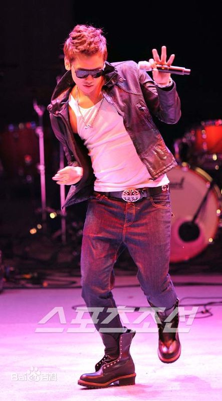 郑智薰(英文名:Rain 韩文名：  罗马拼音：Jung Ji Hoon)1素颜照相册