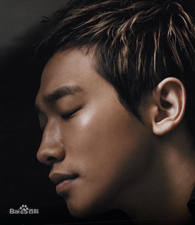 郑智薰(英文名:Rain 韩文名：  罗马拼音：Jung Ji Hoon)1素颜照相册