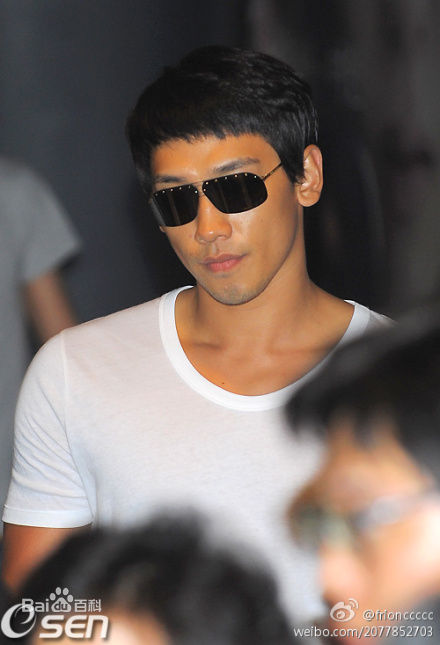 郑智薰(英文名:Rain 韩文名：  罗马拼音：Jung Ji Hoon)1素颜照相册