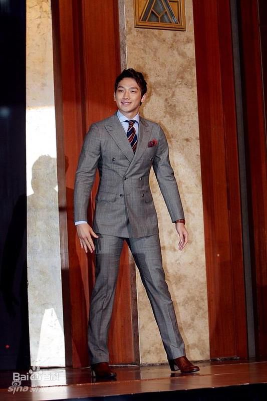 郑智薰(英文名:Rain 韩文名：  罗马拼音：Jung Ji Hoon)1素颜照相册