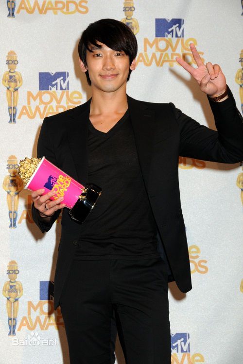 郑智薰(英文名:Rain 韩文名：  罗马拼音：Jung Ji Hoon)1素颜照相册