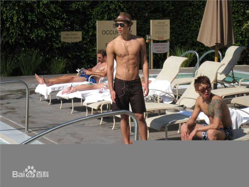 郑智薰(英文名:Rain 韩文名：  罗马拼音：Jung Ji Hoon)1素颜照相册