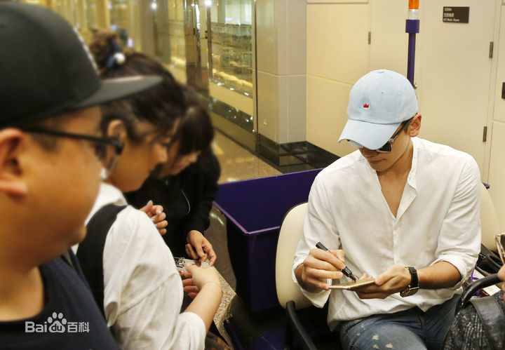 郑智薰(英文名:Rain 韩文名：  罗马拼音：Jung Ji Hoon)2016台湾跨年FMT前后照片