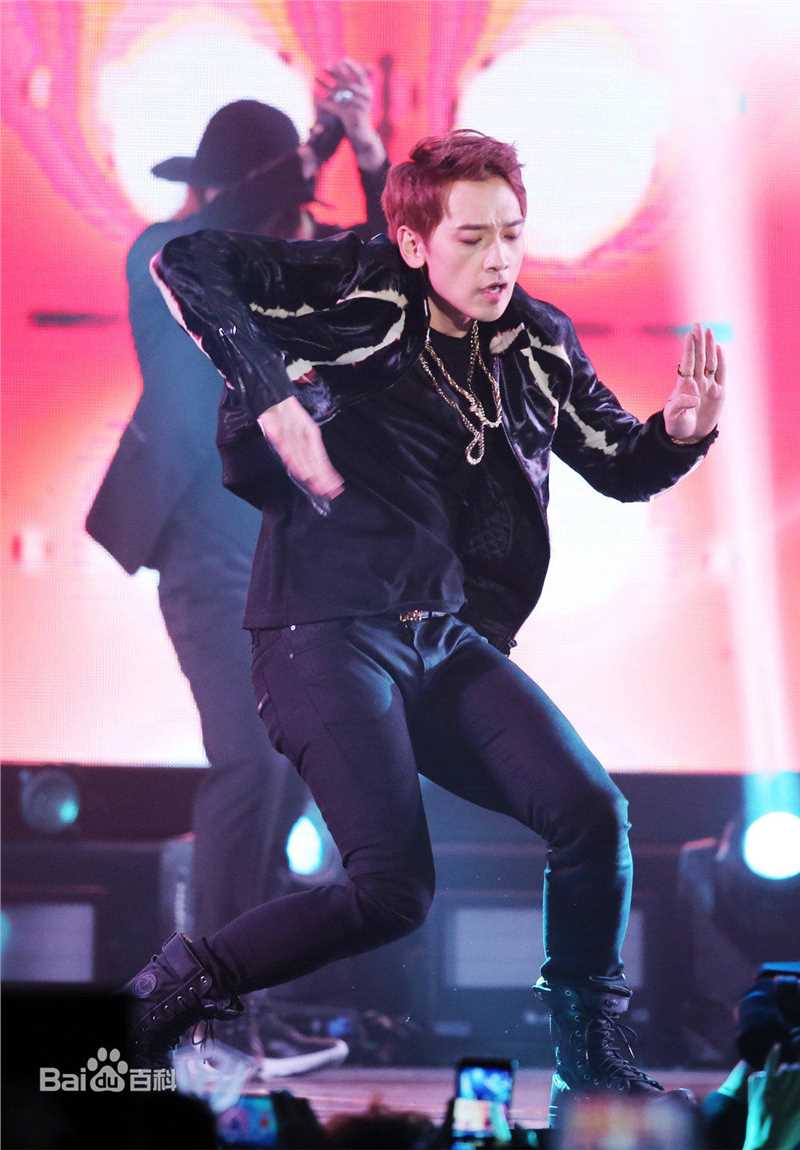 郑智薰(英文名:Rain 韩文名：  罗马拼音：Jung Ji Hoon)2016台湾跨年FMT前后照片