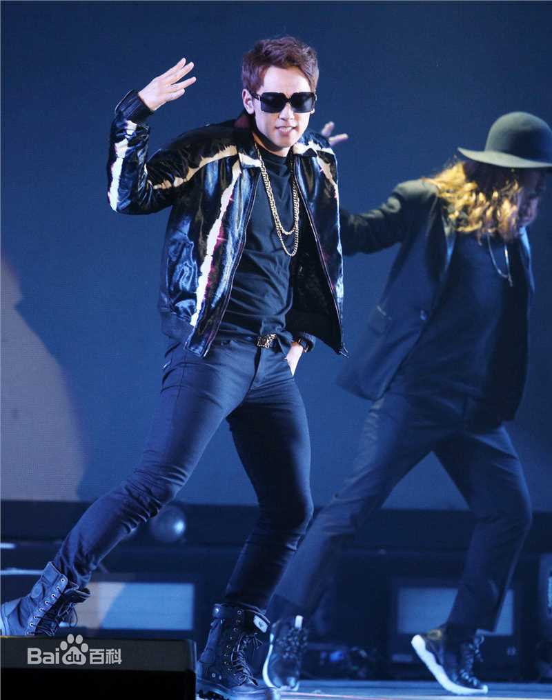 郑智薰(英文名:Rain 韩文名：  罗马拼音：Jung Ji Hoon)2016台湾跨年FMT前后照片