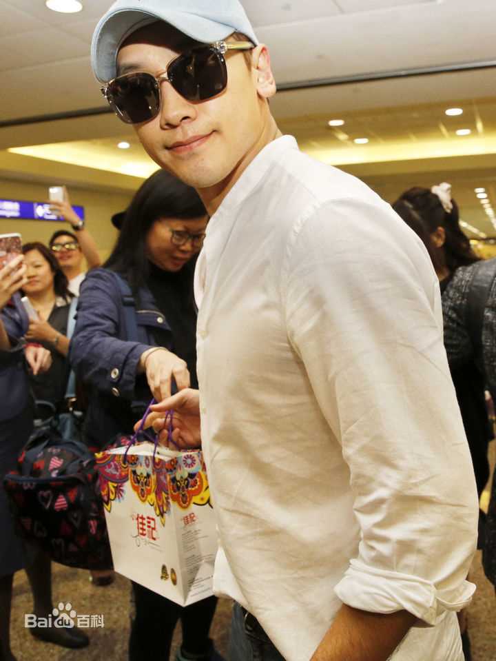 郑智薰(英文名:Rain 韩文名：  罗马拼音：Jung Ji Hoon)2016台湾跨年FMT前后照片