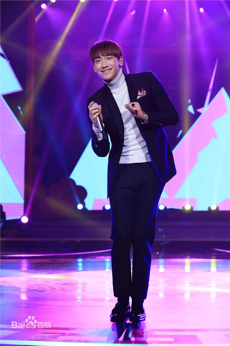 郑智薰(英文名:Rain 韩文名：  罗马拼音：Jung Ji Hoon)东方卫视春节晚会前后照片