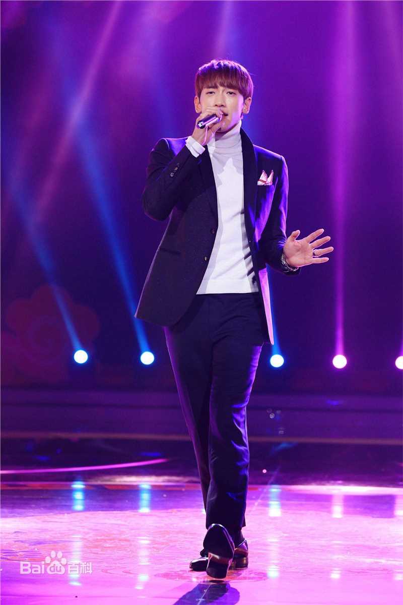 郑智薰(英文名:Rain 韩文名：  罗马拼音：Jung Ji Hoon)东方卫视春节晚会前后照片