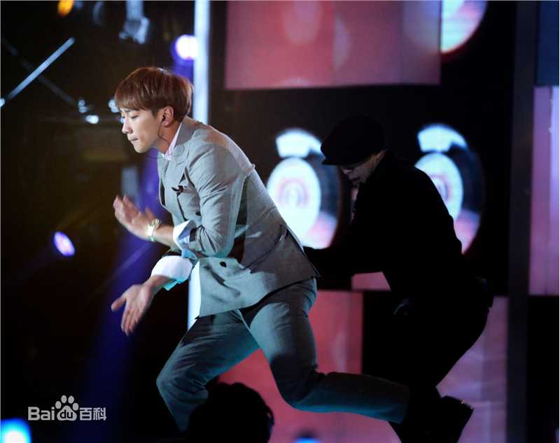 郑智薰(英文名:Rain 韩文名：  罗马拼音：Jung Ji Hoon)天猫狂欢夜前后照片