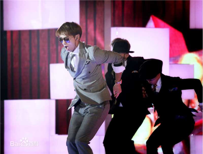 郑智薰(英文名:Rain 韩文名：  罗马拼音：Jung Ji Hoon)天猫狂欢夜前后照片