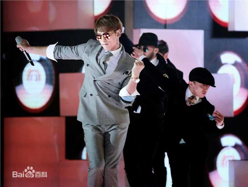 郑智薰(英文名:Rain 韩文名：  罗马拼音：Jung Ji Hoon)天猫狂欢夜前后照片