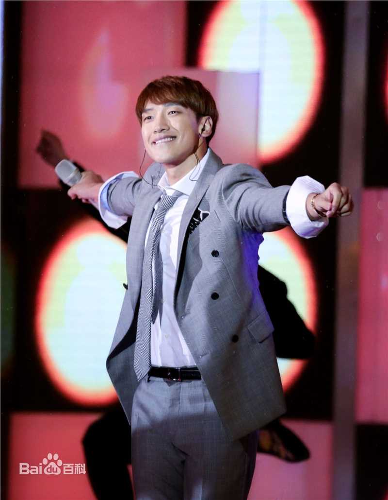 郑智薰(英文名:Rain 韩文名：  罗马拼音：Jung Ji Hoon)天猫狂欢夜前后照片