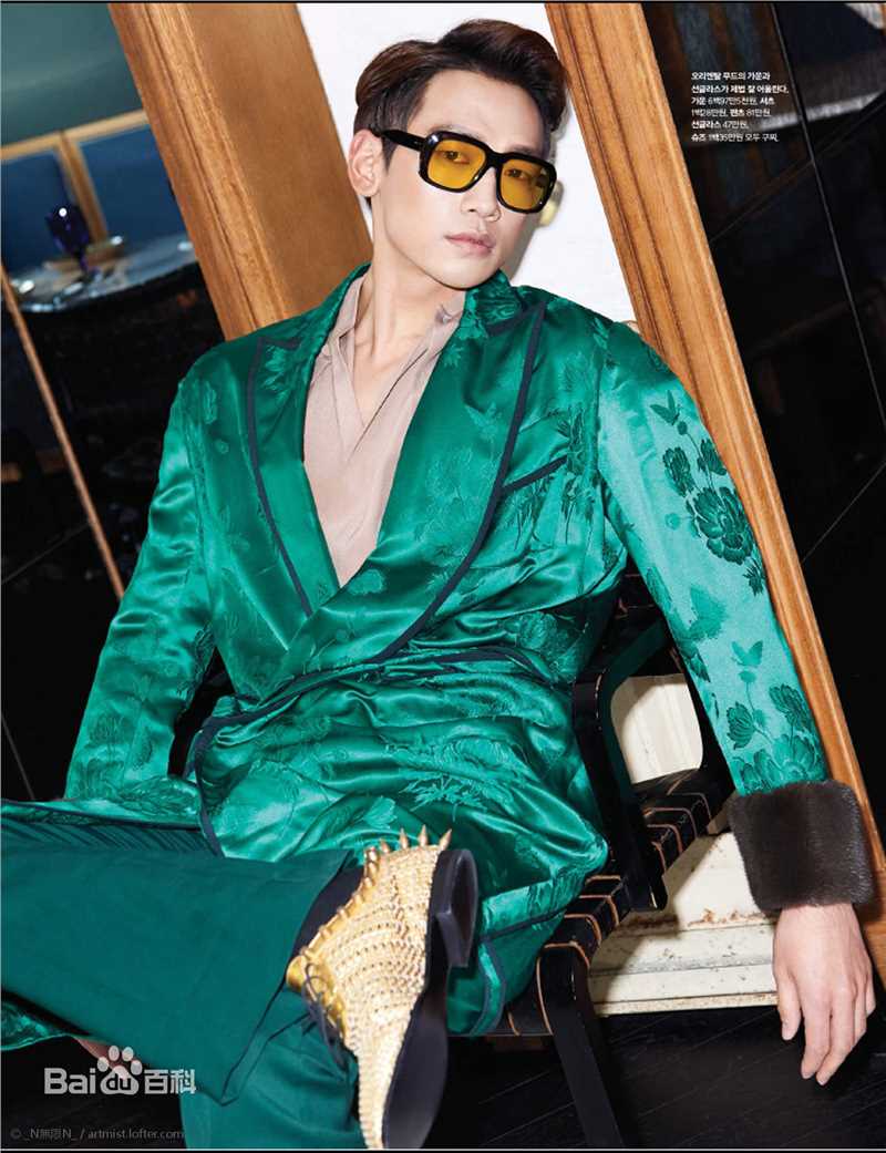 郑智薰(英文名:Rain 韩文名：  罗马拼音：Jung Ji Hoon)在《COO MEN》中的