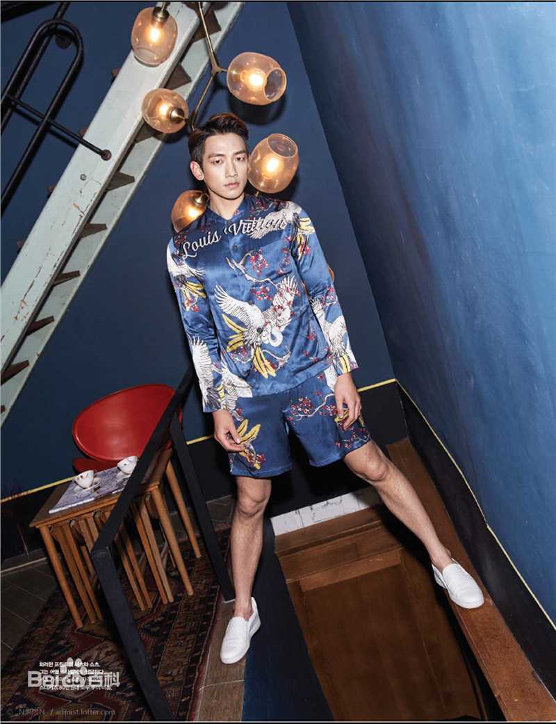 郑智薰(英文名:Rain 韩文名：  罗马拼音：Jung Ji Hoon)在《COO MEN》中的