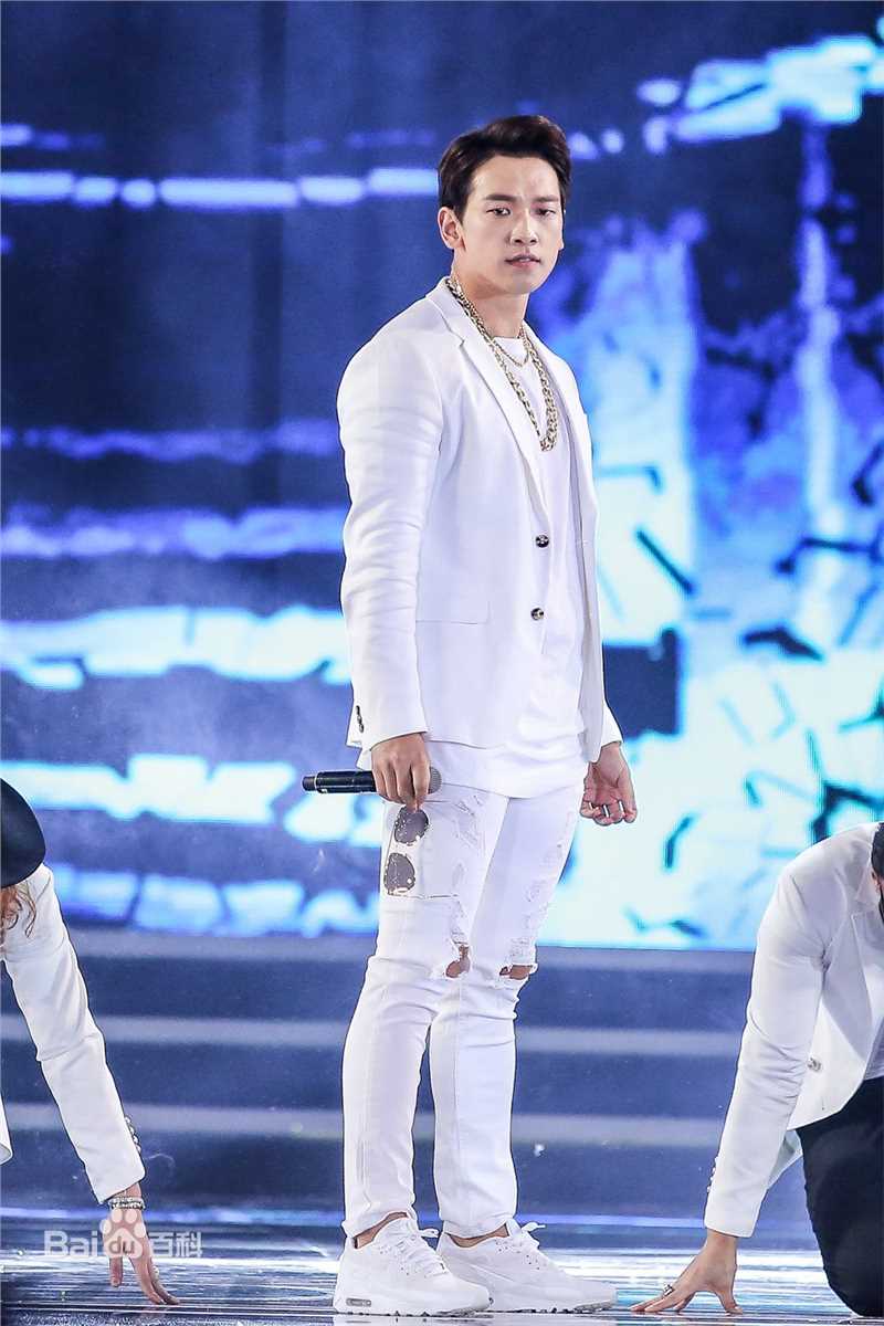 郑智薰(英文名:Rain 韩文名：  罗马拼音：Jung Ji Hoon)越南小姐总决赛图片图册