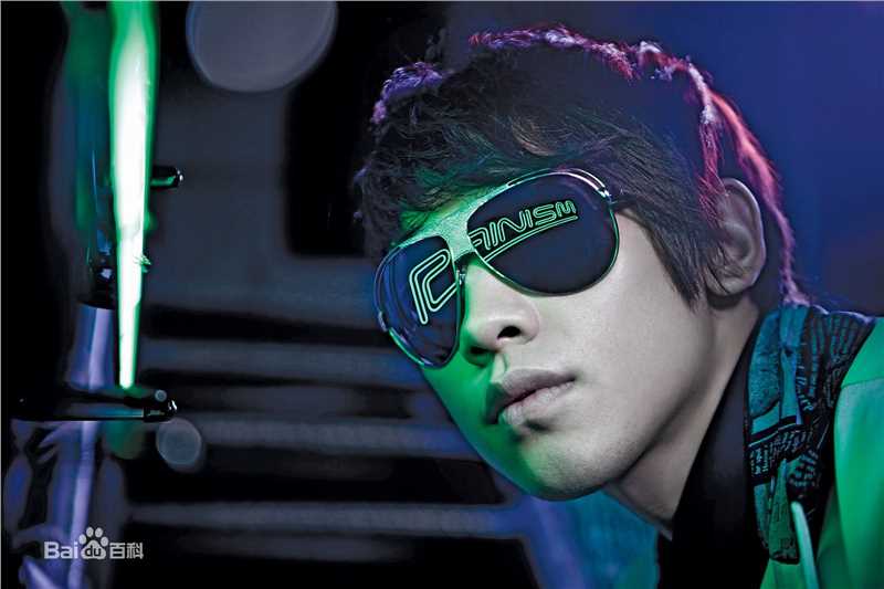 郑智薰(英文名:Rain 韩文名：  罗马拼音：Jung Ji Hoon)在《Raini》专辑中的