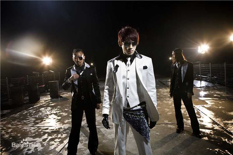 郑智薰(英文名:Rain 韩文名：  罗马拼音：Jung Ji Hoon)在《Raini》专辑中的