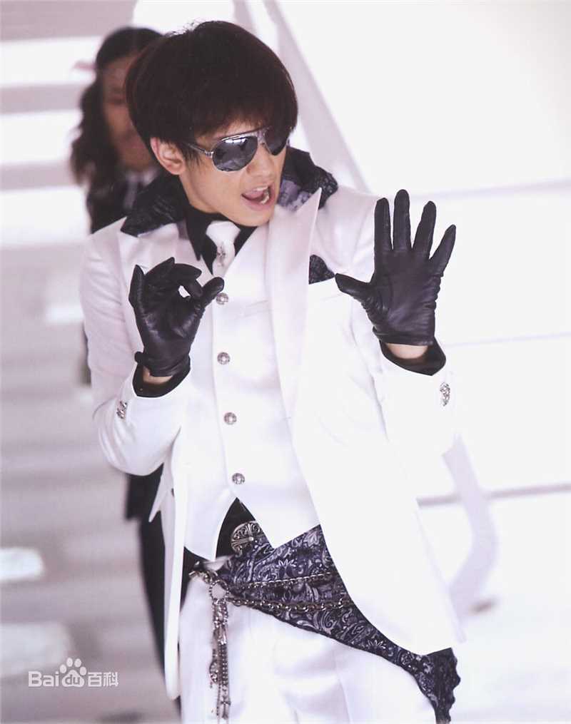 郑智薰(英文名:Rain 韩文名：  罗马拼音：Jung Ji Hoon)在《Raini》专辑中的