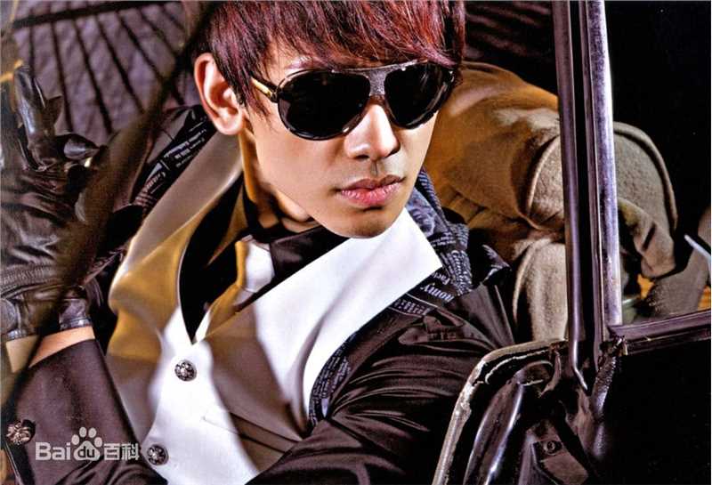 郑智薰(英文名:Rain 韩文名：  罗马拼音：Jung Ji Hoon)在《Raini》专辑中的