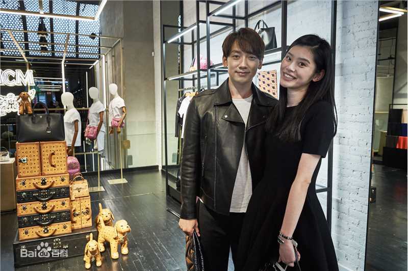 精选郑智薰(英文名:Rain 韩文名：  罗马拼音：Jung Ji Hoon)在纽约《MET GALA》之行中的图册