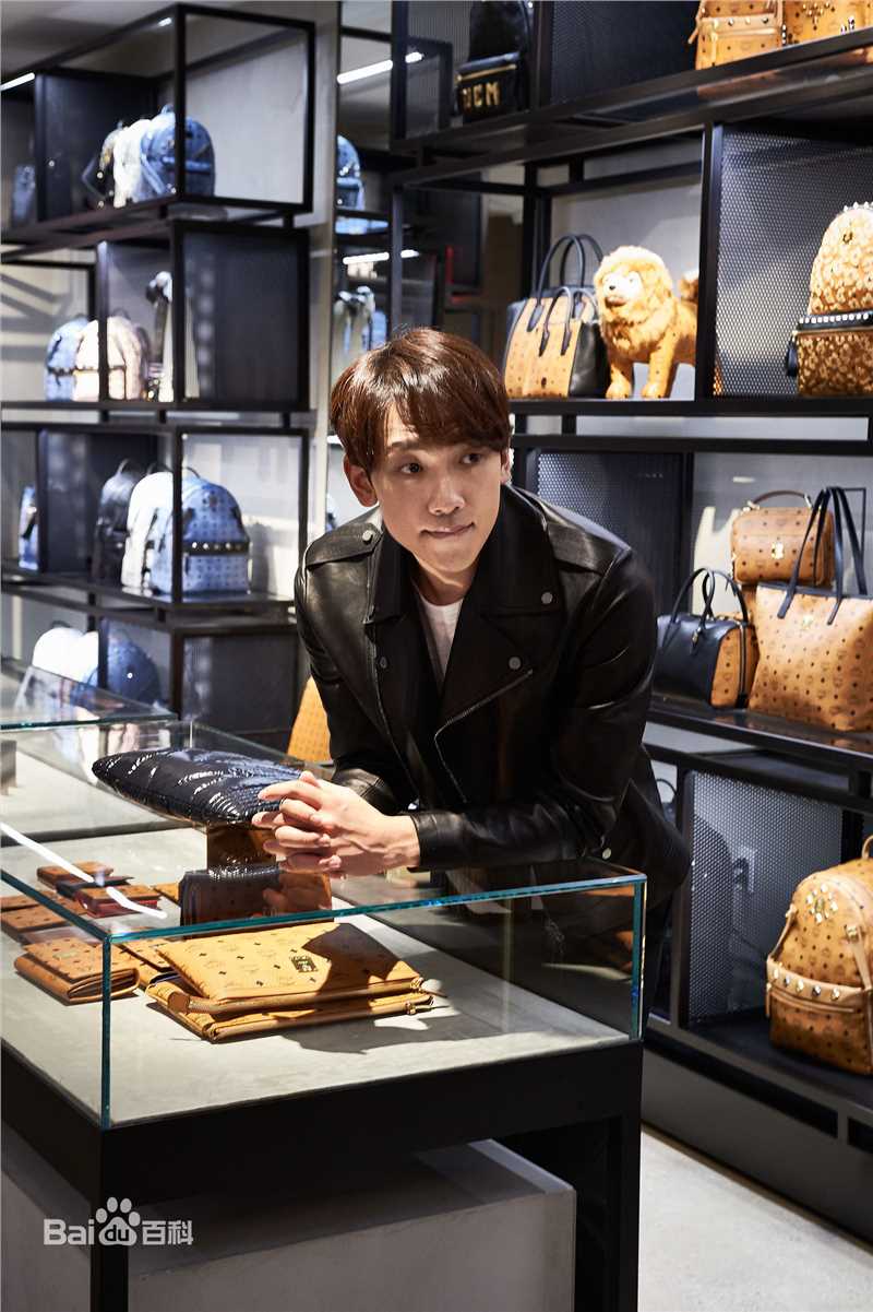 精选郑智薰(英文名:Rain 韩文名：  罗马拼音：Jung Ji Hoon)在纽约《MET GALA》之行中的图册