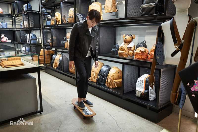 精选郑智薰(英文名:Rain 韩文名：  罗马拼音：Jung Ji Hoon)在纽约《MET GALA》之行中的图册