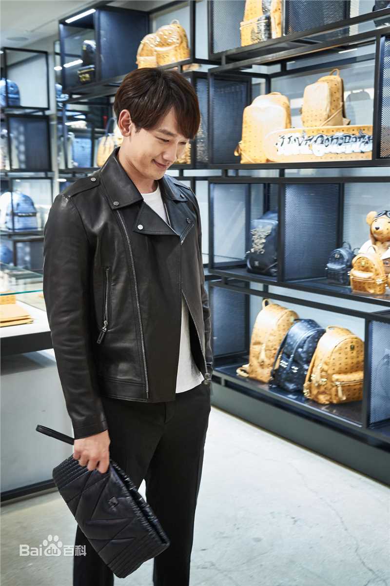 精选郑智薰(英文名:Rain 韩文名：  罗马拼音：Jung Ji Hoon)在纽约《MET GALA》之行中的图册