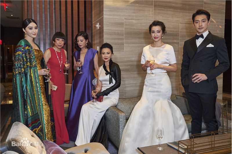 精选郑智薰(英文名:Rain 韩文名：  罗马拼音：Jung Ji Hoon)在纽约《MET GALA》之行中的图册