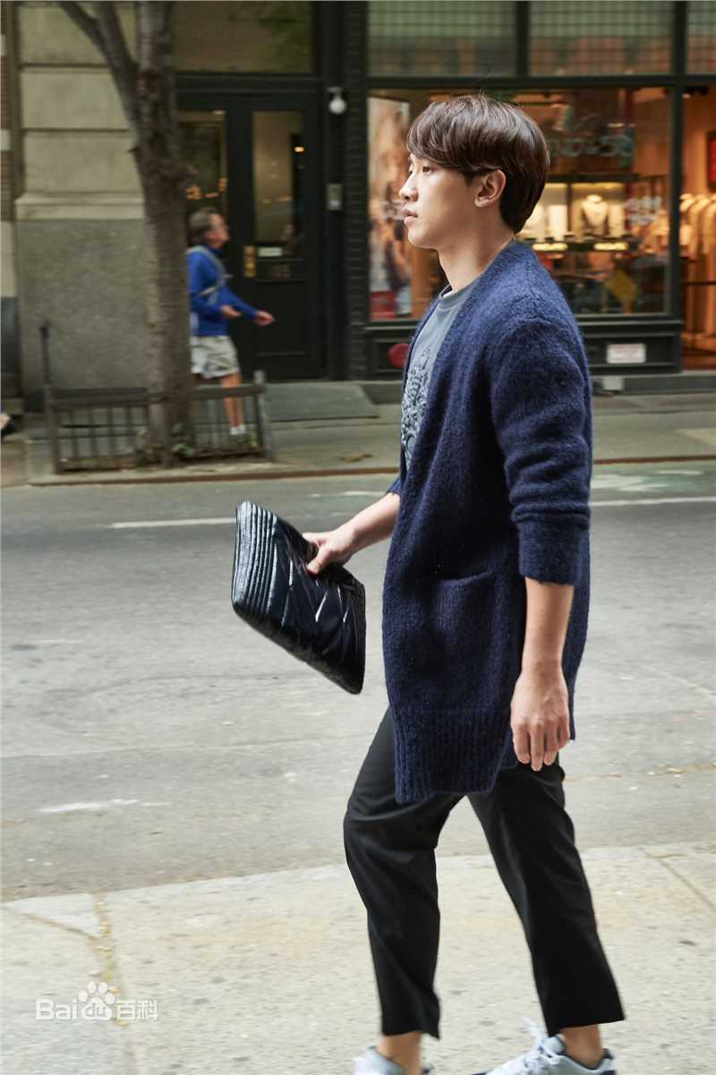 精选郑智薰(英文名:Rain 韩文名：  罗马拼音：Jung Ji Hoon)在纽约《MET GALA》之行中的图册