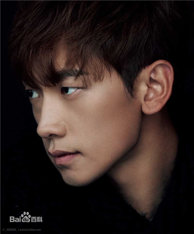 最新郑智薰(英文名:Rain 韩文名：  罗马拼音：Jung Ji Hoon)在《Singles》中的壁纸