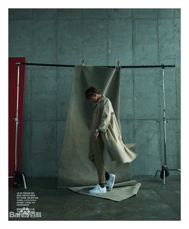 最新郑智薰(英文名:Rain 韩文名：  罗马拼音：Jung Ji Hoon)在《Singles》中的壁纸