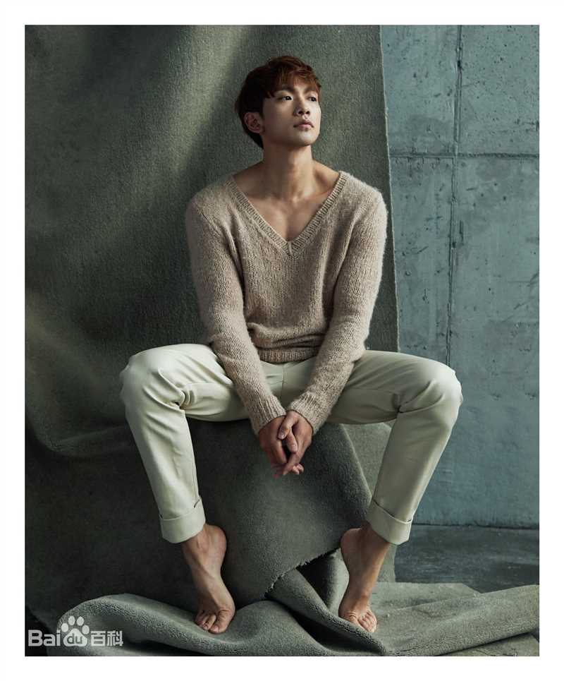 最新郑智薰(英文名:Rain 韩文名：  罗马拼音：Jung Ji Hoon)在《Singles》中的壁纸