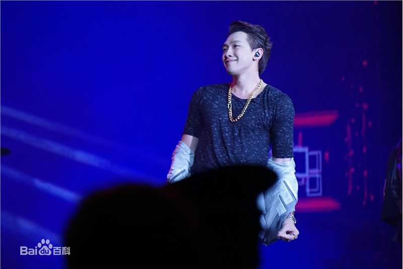 郑智薰(英文名:Rain 韩文名：  罗马拼音：Jung Ji Hoon)O 跨界演唱会图片图集