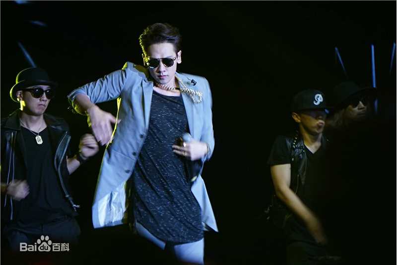 郑智薰(英文名:Rain 韩文名：  罗马拼音：Jung Ji Hoon)O 跨界演唱会图片图集