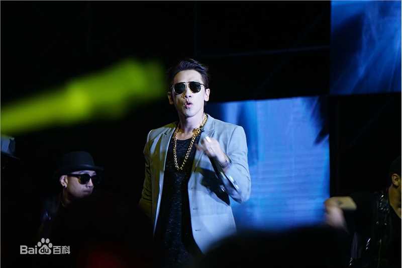 郑智薰(英文名:Rain 韩文名：  罗马拼音：Jung Ji Hoon)O 跨界演唱会图片图集