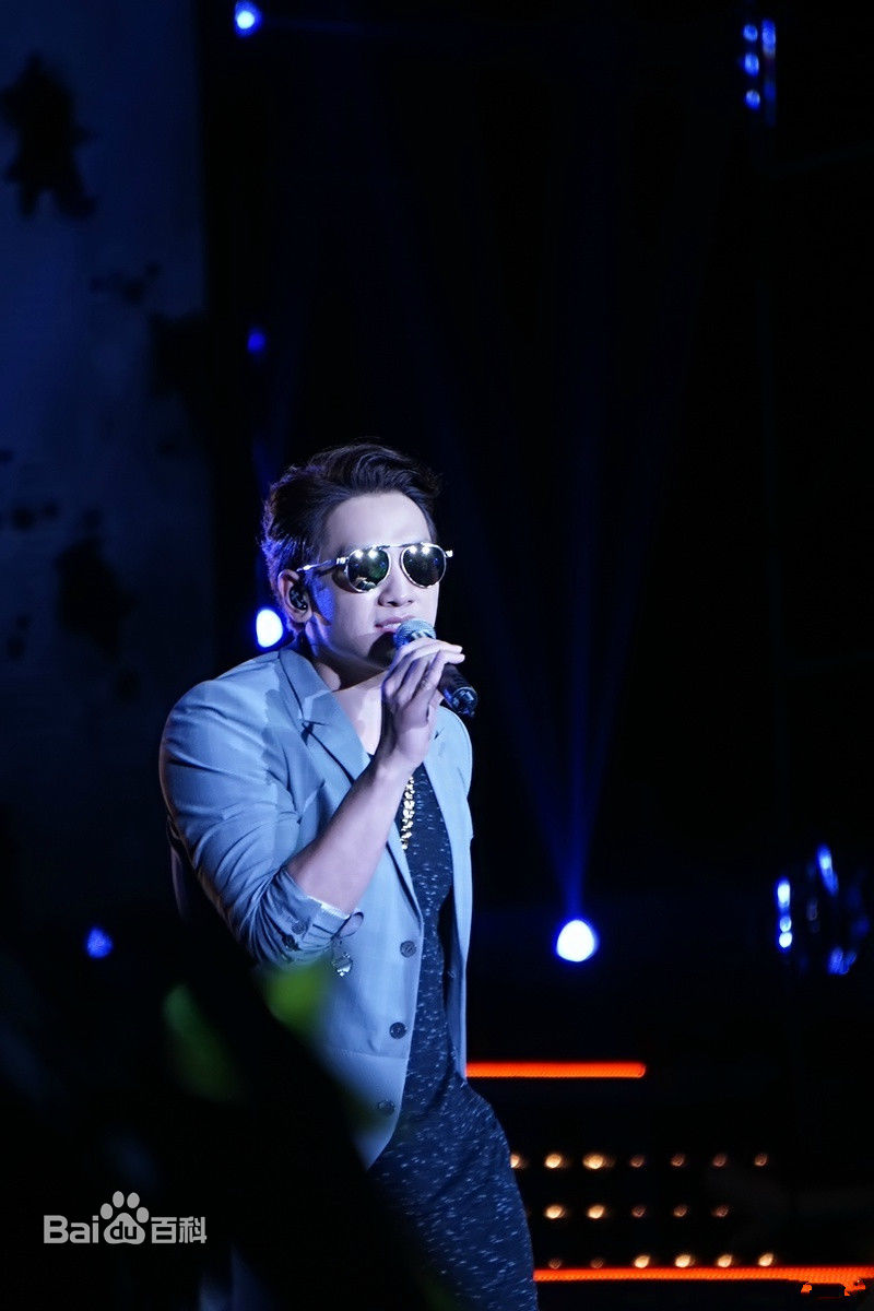 郑智薰(英文名:Rain 韩文名：  罗马拼音：Jung Ji Hoon)O 跨界演唱会图片图集