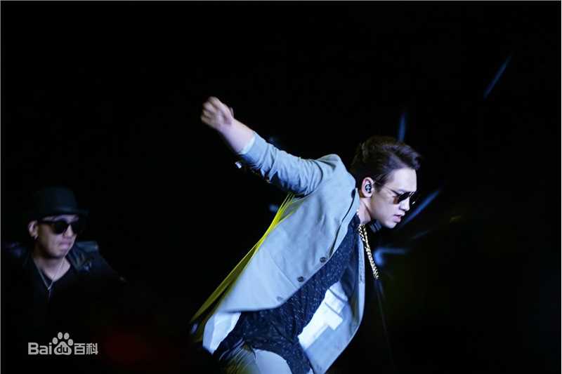 郑智薰(英文名:Rain 韩文名：  罗马拼音：Jung Ji Hoon)O 跨界演唱会图片图集