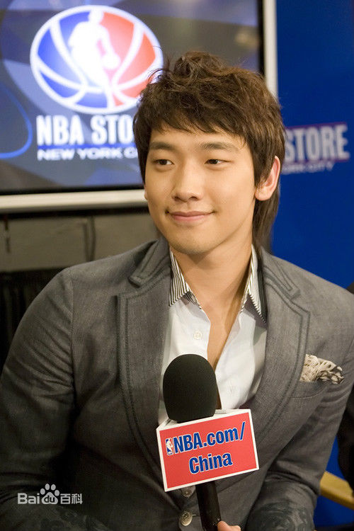 郑智薰(英文名:Rain 韩文名：  罗马拼音：Jung Ji Hoon)8前后照片