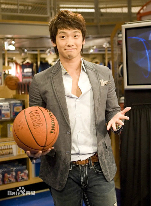 郑智薰(英文名:Rain 韩文名：  罗马拼音：Jung Ji Hoon)8前后照片