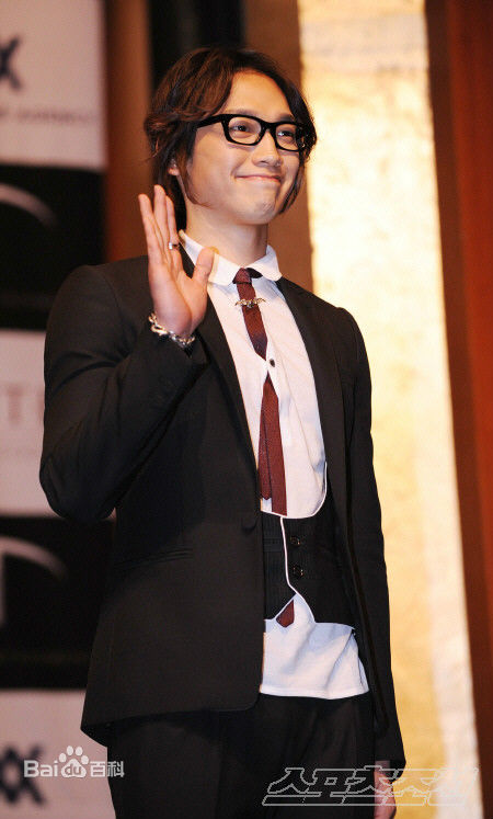 郑智薰(英文名:Rain 韩文名：  罗马拼音：Jung Ji Hoon)2图片图册