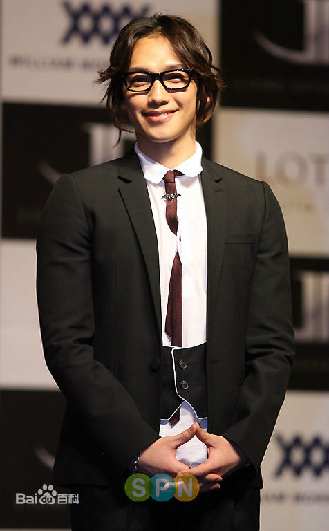 郑智薰(英文名:Rain 韩文名：  罗马拼音：Jung Ji Hoon)2图片图册