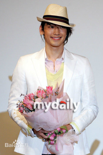 郑智薰(英文名:Rain 韩文名：  罗马拼音：Jung Ji Hoon)2图片图册