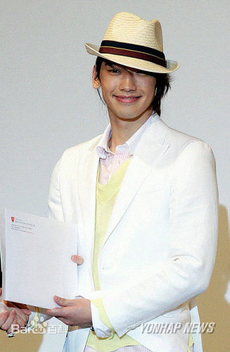 郑智薰(英文名:Rain 韩文名：  罗马拼音：Jung Ji Hoon)2图片图册