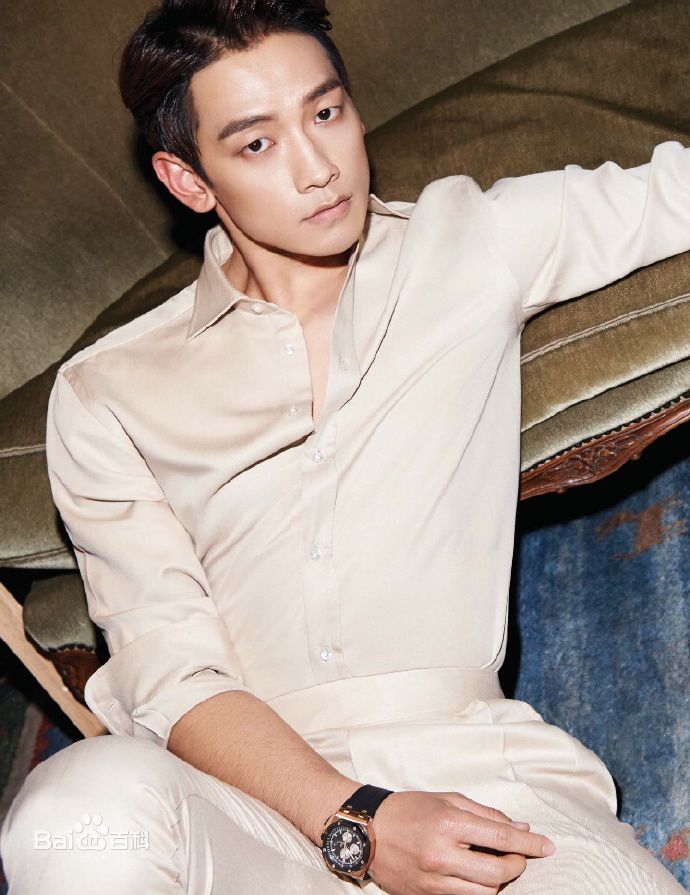 郑智薰(英文名:Rain 韩文名：  罗马拼音：Jung Ji Hoon)前后照片