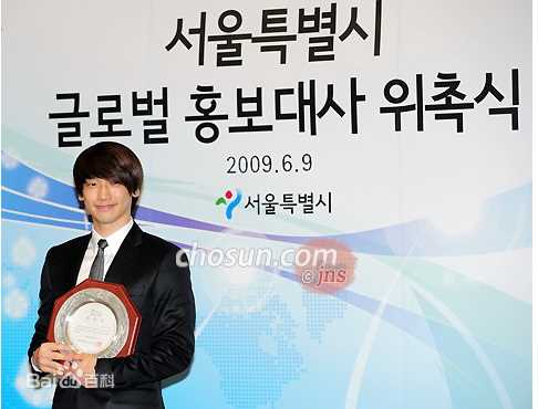 郑智薰(英文名:Rain 韩文名：  罗马拼音：Jung Ji Hoon)前后照片