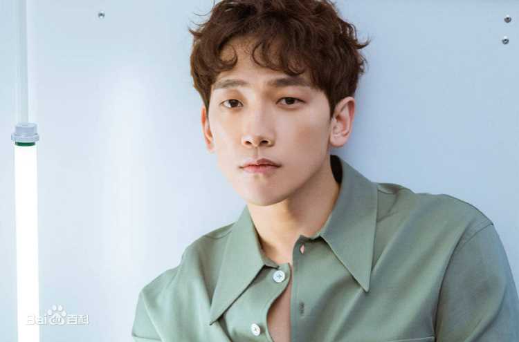 郑智薰(英文名:Rain 韩文名：  罗马拼音：Jung Ji Hoon)概述图册前后照片